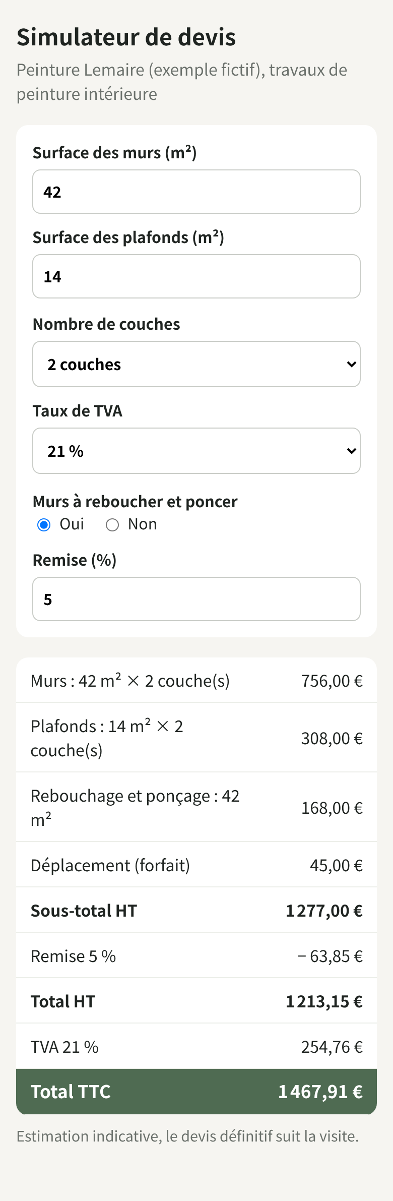 Rendu dans un navigateur, à la largeur d'un téléphone, du simulateur de devis d'exemple : champs de surface, de couches, de TVA et de remise, puis le détail des lignes jusqu'au total TTC de 1 467,91 euros.